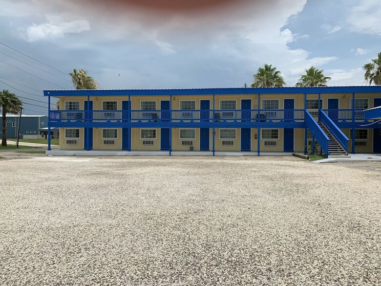 Motel American Inn And Suites