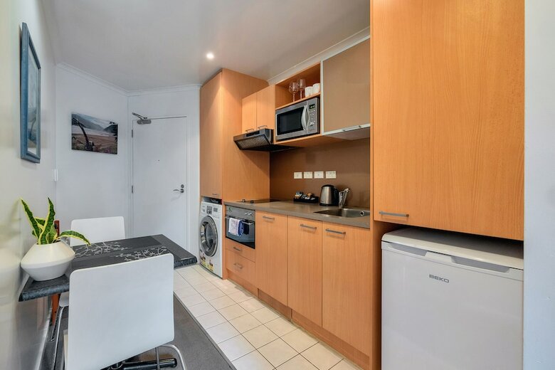 Cute And Central 15th Floor City Apartment