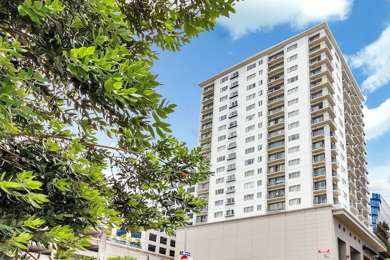 Cute And Central 15th Floor City Apartment