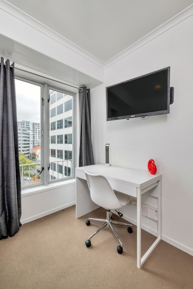 Cute And Central 15th Floor City Apartment