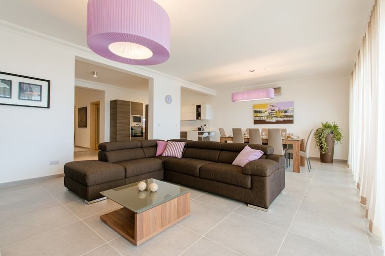Seaview Apart In Fort Cambridge With Pool