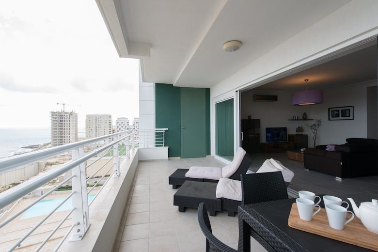 Seaview Apart In Fort Cambridge With Pool