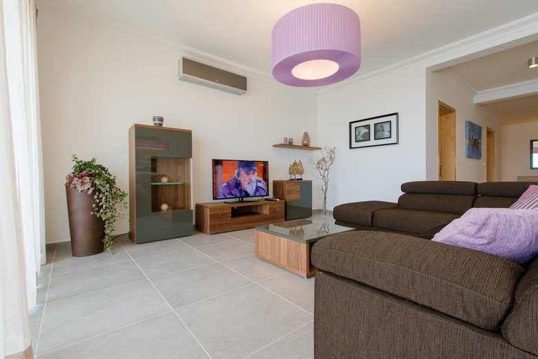 Seaview Apart In Fort Cambridge With Pool