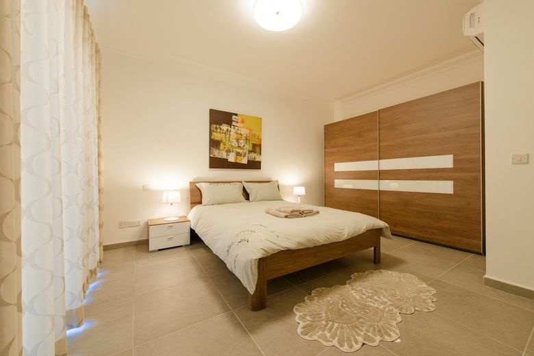 Seaview Apart In Fort Cambridge With Pool
