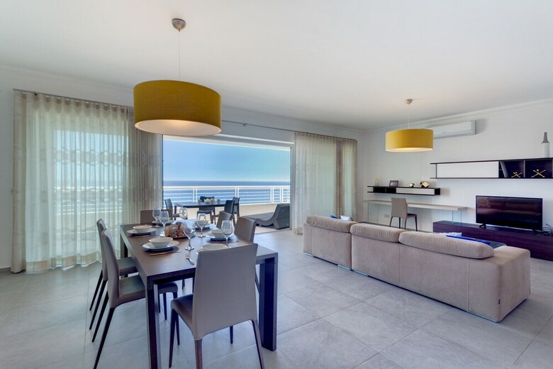 Apartamentos Stunning Seafront Lux Apt, Fort Cambridge Wt Pool