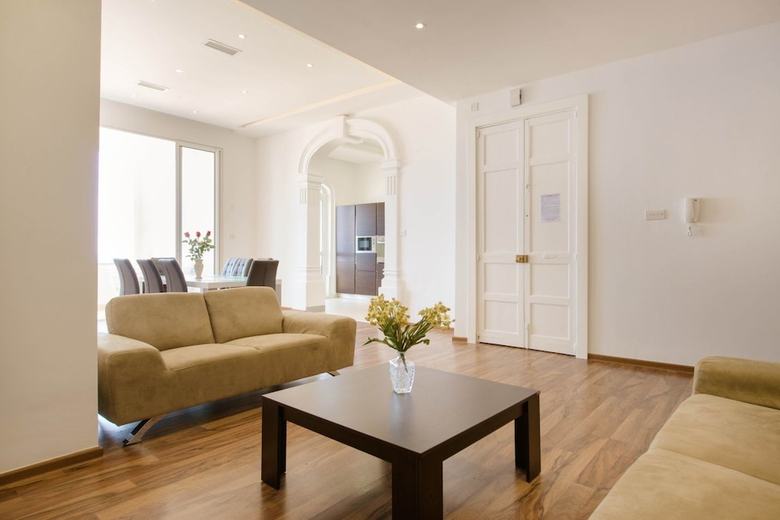 Charming Seafront Apartment, Perfect For Families