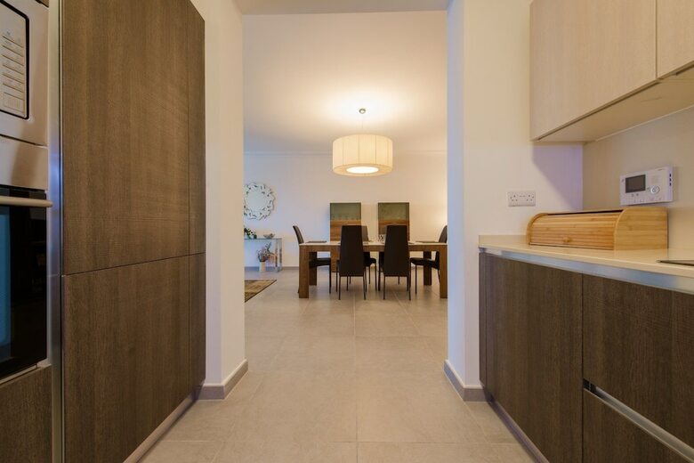 Apartamentos Seafront Luxury Apt With Pool