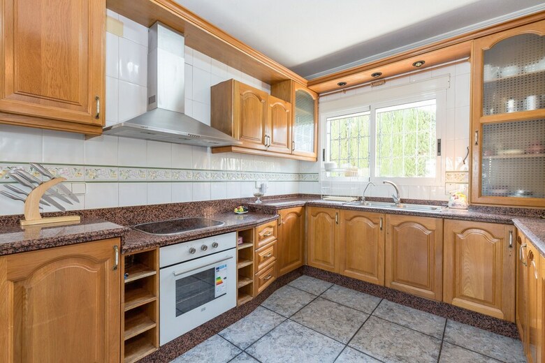 Villa Fidalsa White House Premium