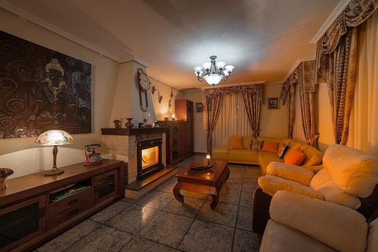 Villa Fidalsa White House Premium