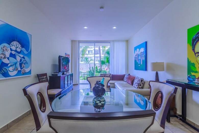 Beautiful Ground Floor Two Bedroom Suite At Ixchel