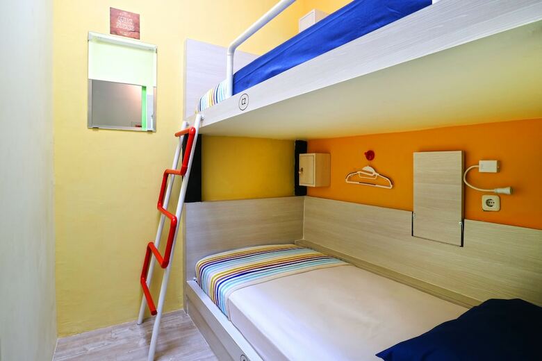 Hostal Mel's Dorm Hostel