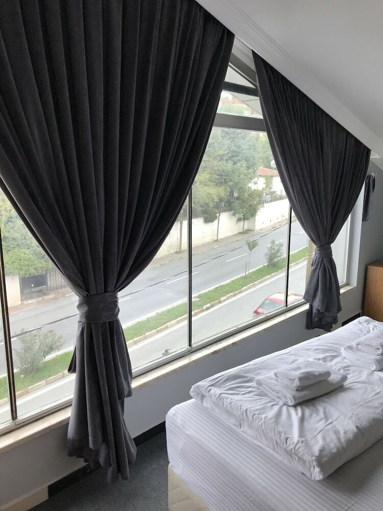 Ema Hotel