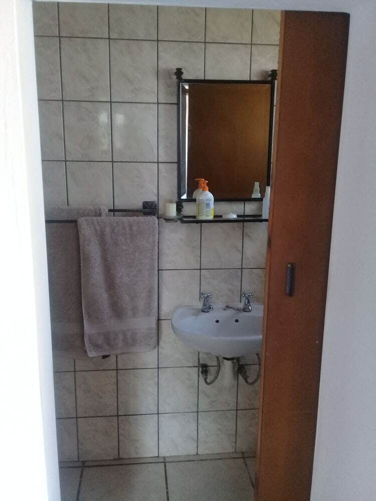 Hotel C-mew Guesthouse