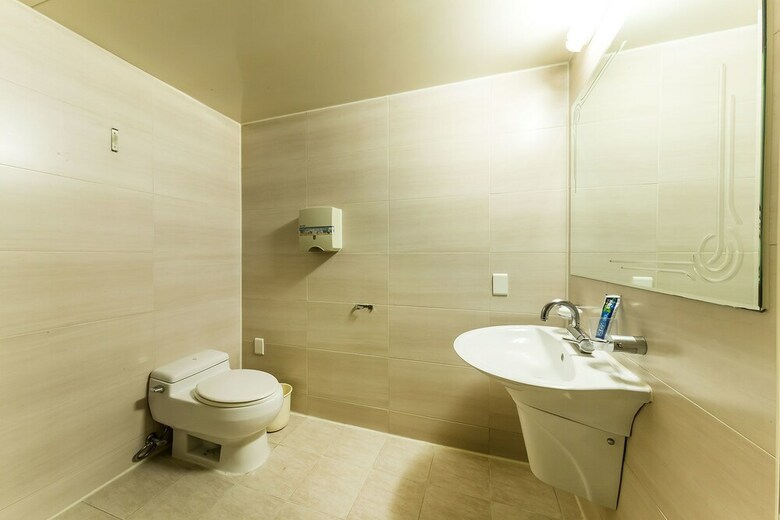 Hotel C&