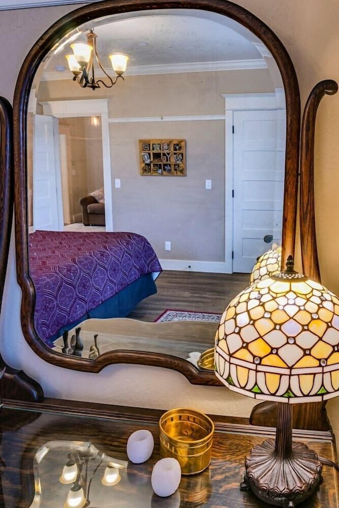 Apartamentos Redtail Suites~orliena Suite ~tesla Station