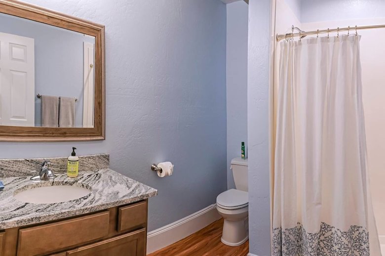 Pioneer House - South Suite