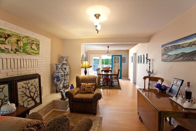 Blue Moon House & Cottage ~ Just 5 Blocks From Osf