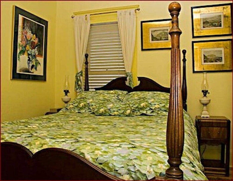 Anne Hathaway House