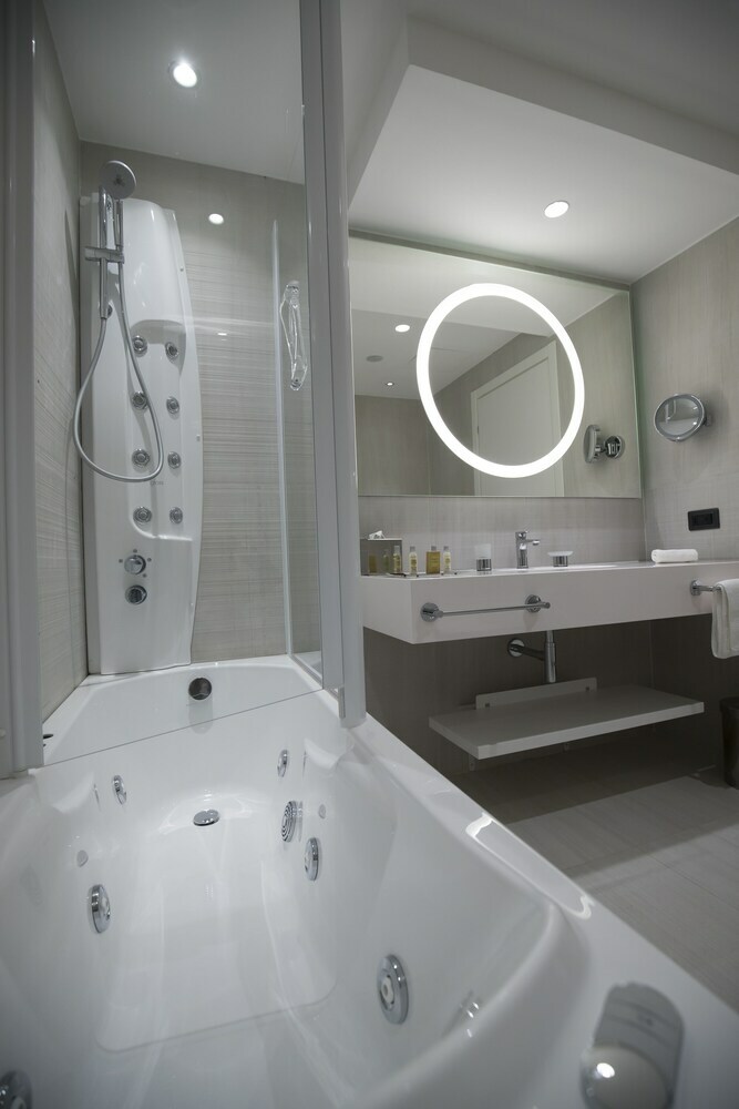 Hotel Doubletree By Hilton Pointe-noire