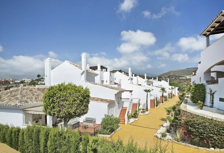 Apartamentos Livescape Aloha Royal