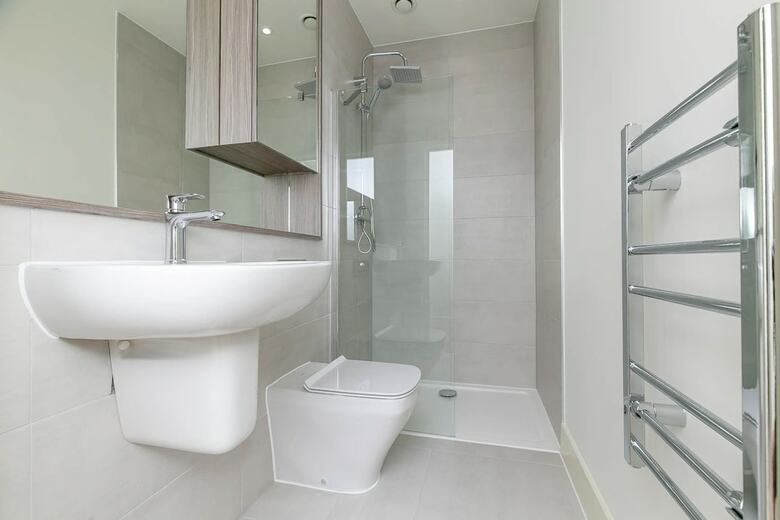 Deluxe Heathrow Apartments & Parking