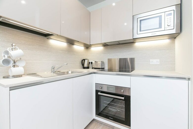 Deluxe Heathrow Apartments & Parking