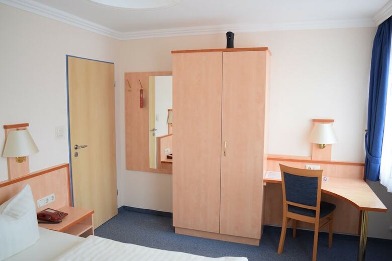 Hotel Zur-laend