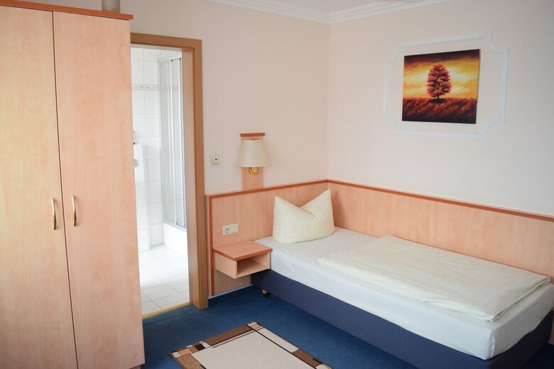 Hotel Zur-laend