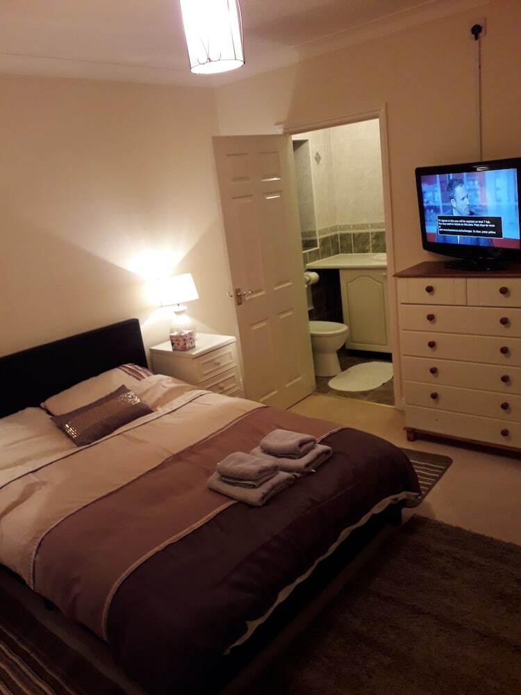 Hotel Elm House Accommodation