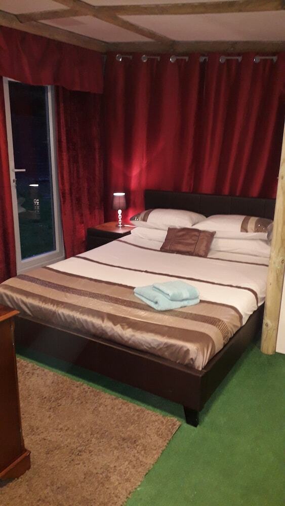 Hotel Elm House Accommodation