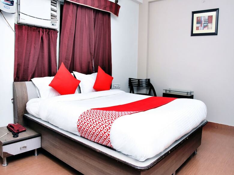 Oyo 12682 Hotel Relax