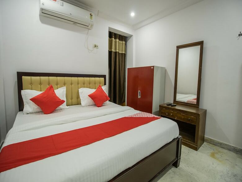 Oyo 13251 Hotel Three Castles Deluxe