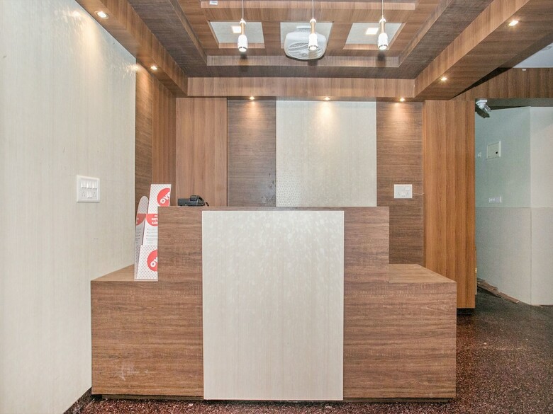 Hotel Oyo 11916 Varcity Plaza