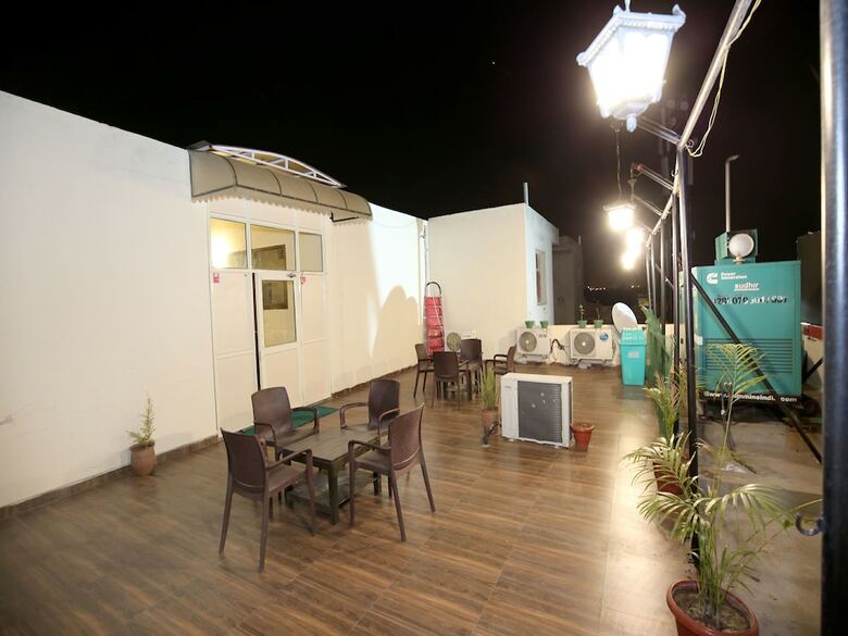 Oyo 14832 Hotel Rooftop