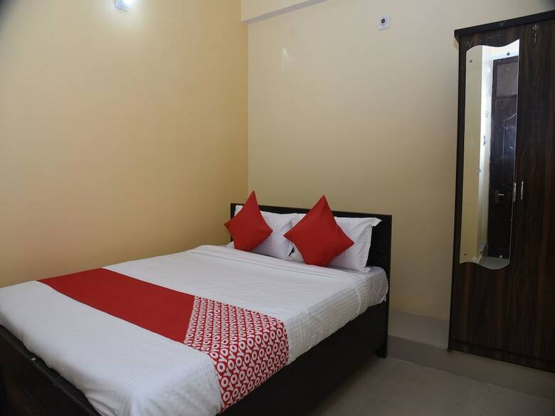 Oyo 15071 Hotel Harsh Raj Residency