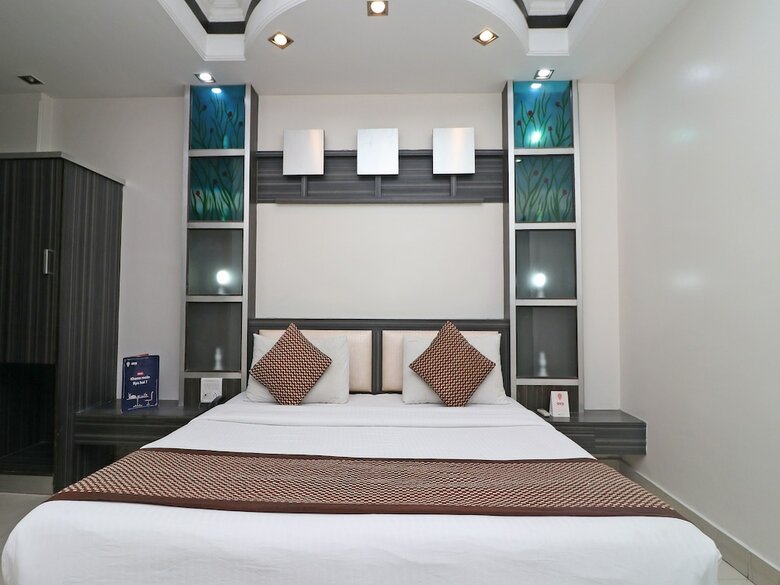 Oyo 14705 Hotel India Palace
