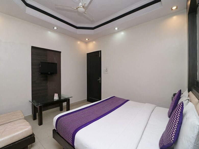 Oyo 14705 Hotel India Palace