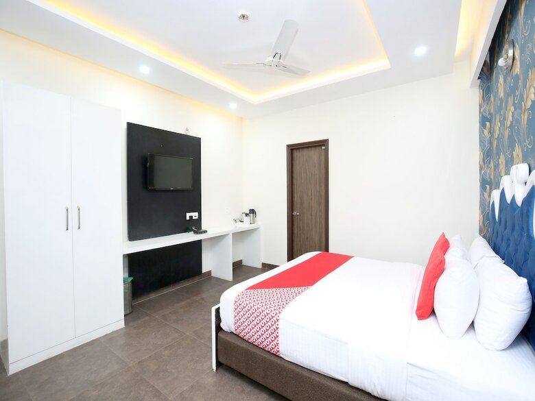 Apartamentos Oyo 14981 Hotel Royal Mjs