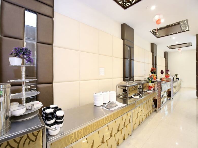 Apartamentos Oyo 14981 Hotel Royal Mjs