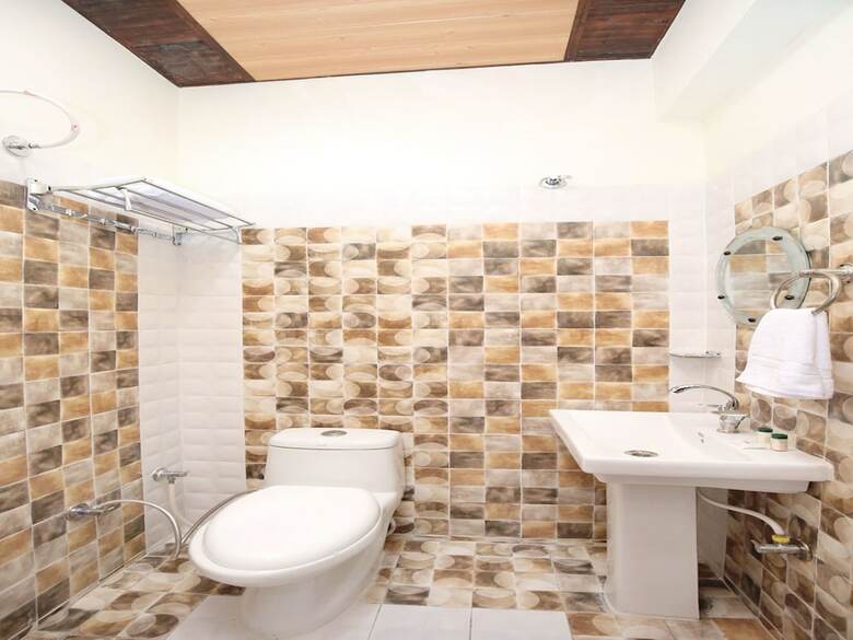 Oyo 14529 The Sitara Hotel