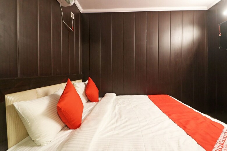 Oyo 15763 Hotel Grand Inn
