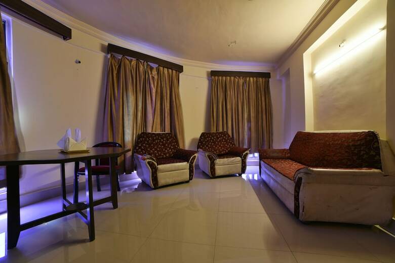 Hotel Oyo 16018 Rainbow Saphire