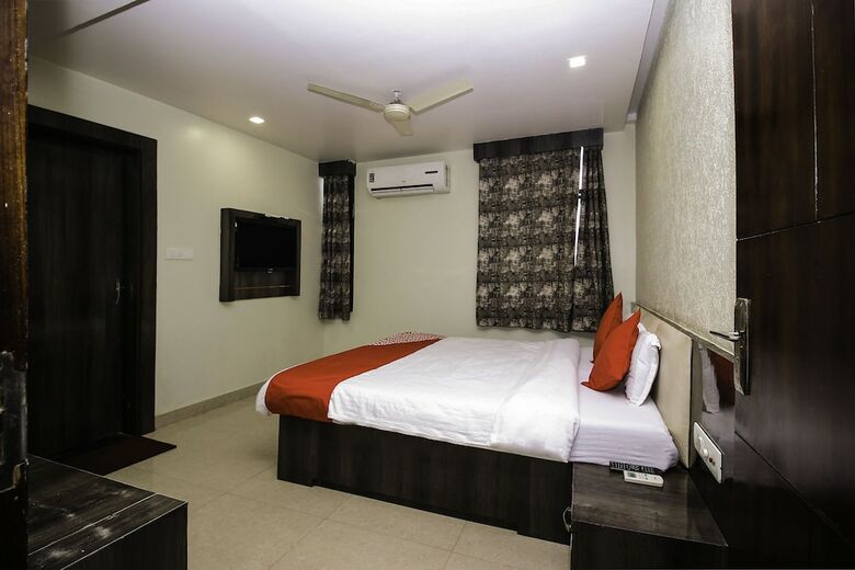 Oyo 15424 Hotel Galaxy Palace