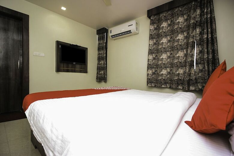 Oyo 15424 Hotel Galaxy Palace