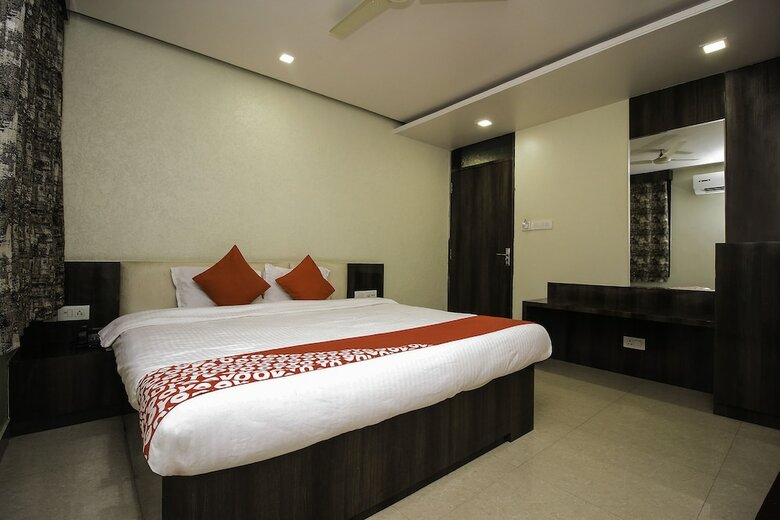 Oyo 15424 Hotel Galaxy Palace