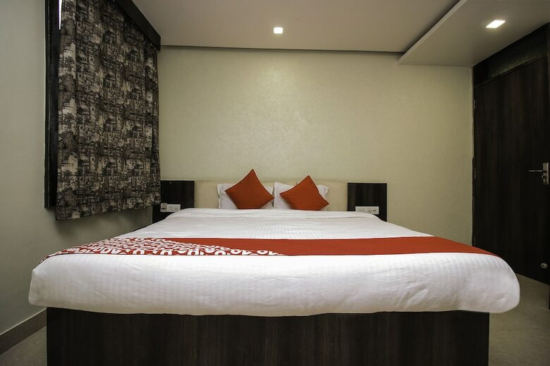 Oyo 15424 Hotel Galaxy Palace