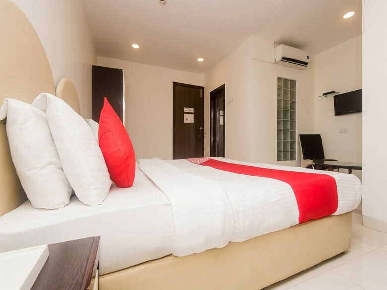 Oyo 16001 Hotel Gk Residency