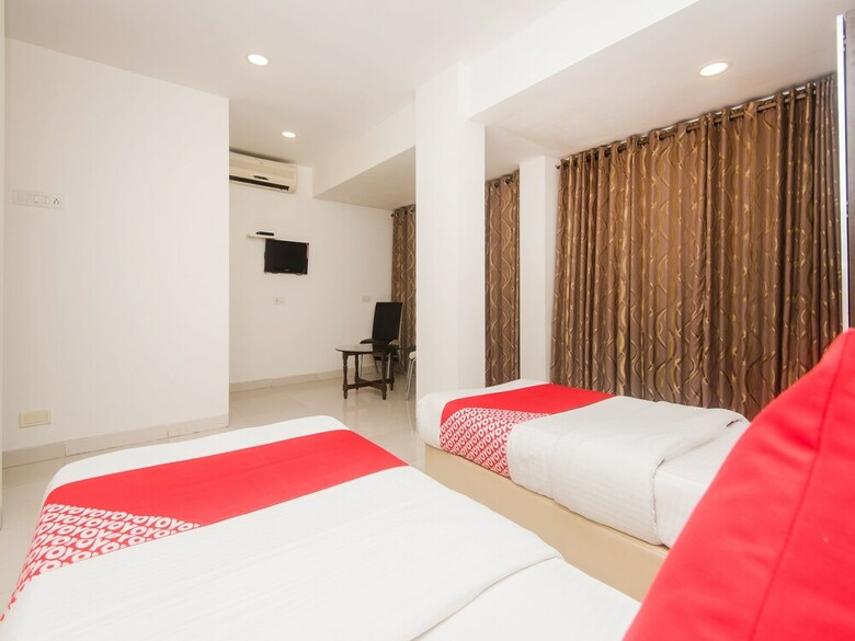 Oyo 16001 Hotel Gk Residency