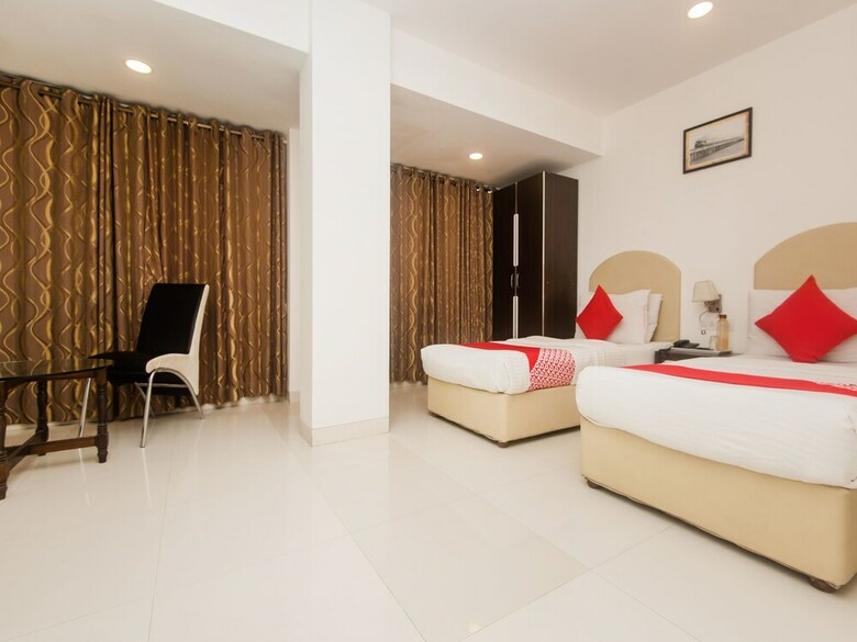 Oyo 16001 Hotel Gk Residency