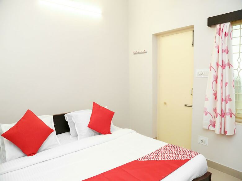 Hotel Oyo 14623 Travellers Inn